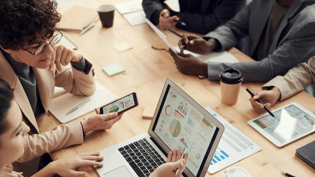 Controlando las operaciones del centro de llamadas de Rodeo con análisis