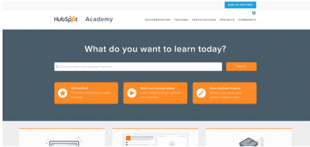 Schermata della pagina HubSpot’s Academy che mostra diverse opzioni per il cliente. 
