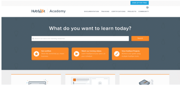 Schermata della pagina HubSpot’s Academy che mostra diverse opzioni per il cliente.