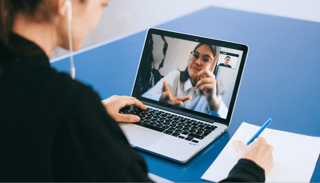 Sustitución de la solución VoIP de Poliglota para mejorar las llamadas salientes en un 30 %